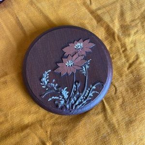 🍄2/$10 Vintage wall decor.